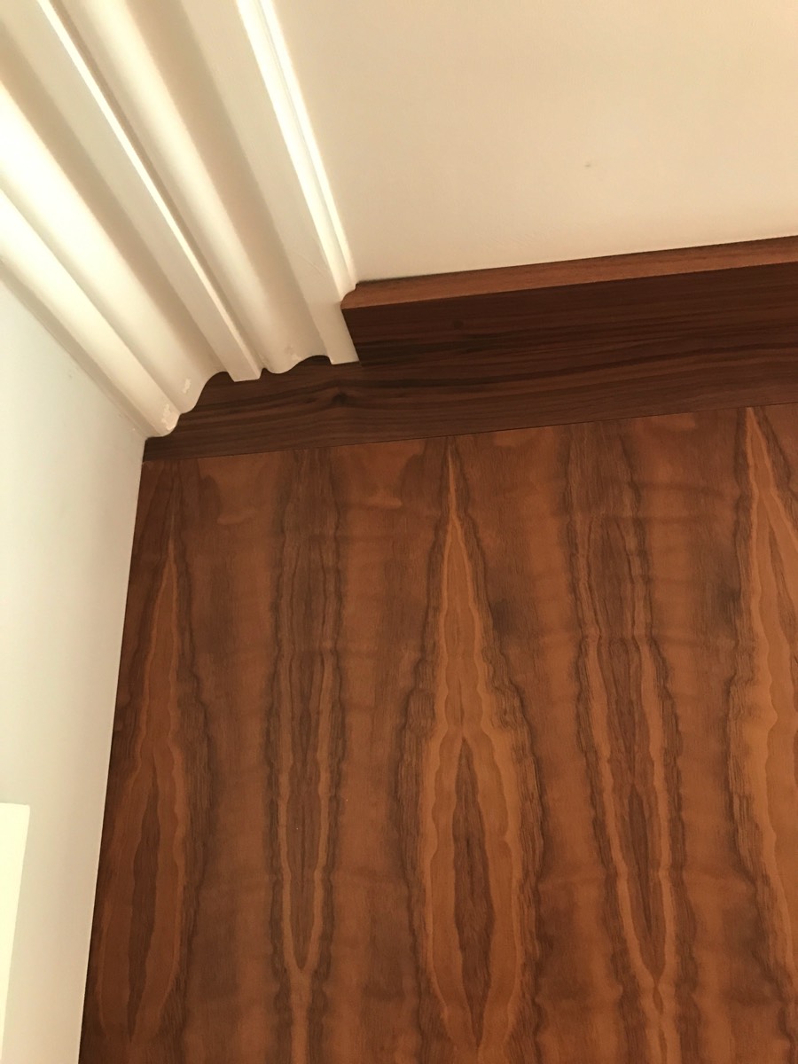 Wardrobe side with scribe to cieling